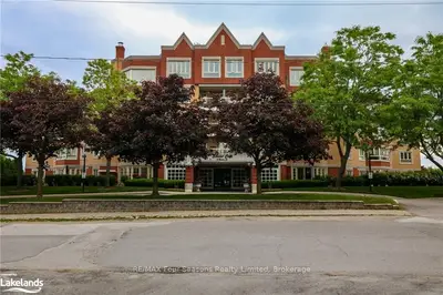 16 Raglan Street 409, Collingwood, On L9y 4y2