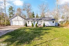 10 OAK Street, Tiny, ON L0L 1P1