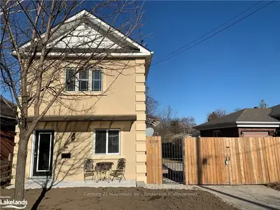 209 Robinson Street, Collingwood, On L9y 3m4