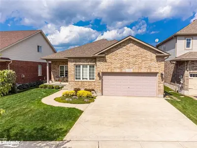 54 KAYLA Crescent, Collingwood, ON L9Y 5K8