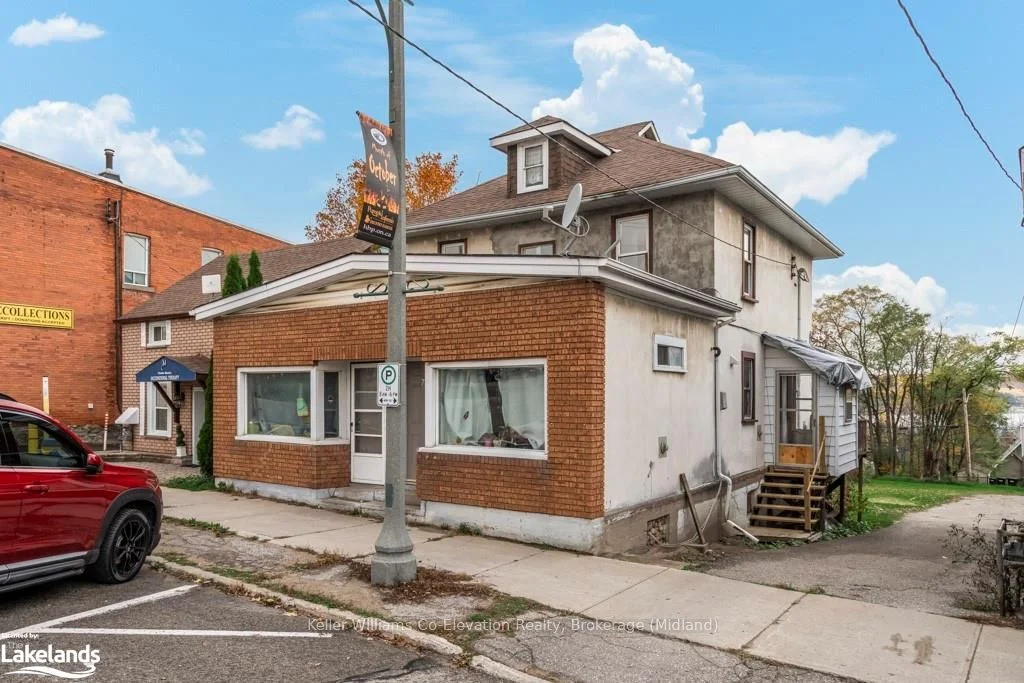 7 ROBERT Street W Upper, Penetanguishene, ON L9M 1T9
