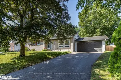 14 JOHN Street, Penetanguishene, ON L9M 1N8