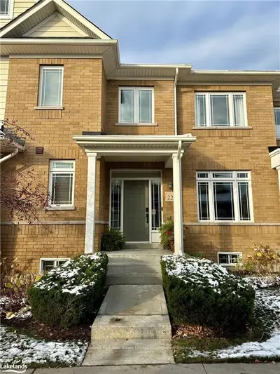 22 Montclair Mews, Collingwood, On L9y 0j7