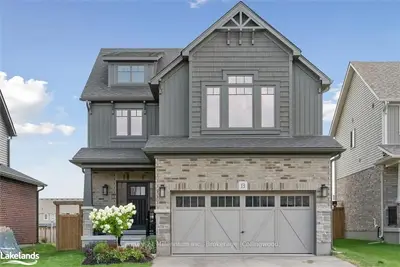 13 BASSETT Street, Collingwood, ON L9Y 3B7