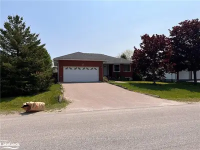 15 BRIDLE Road, Penetanguishene, ON L9M 1J5