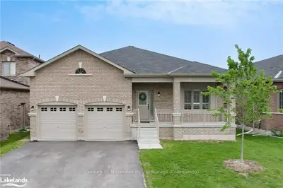 4 Hewson Street, Penetanguishene, ON L9M 0V8