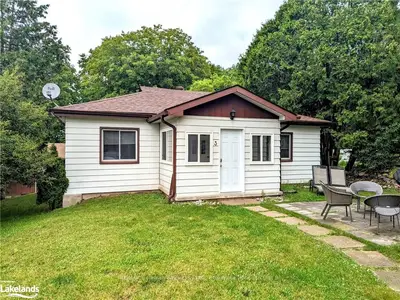 3 BROAD Street, Penetanguishene, ON L9M 1E9