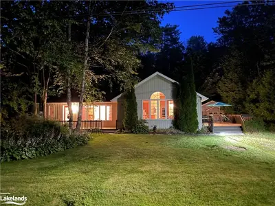 89 41ST Street N, Wasaga Beach, ON L9Z 1Z6
