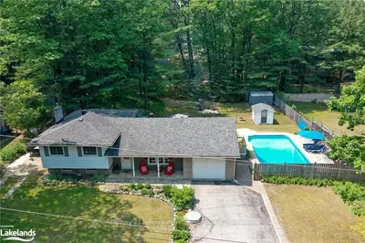 260 39TH Street S, Wasaga Beach, ON L9Z 1S3