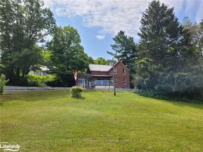 90 W ROBERT Street, Penetanguishene, ON L9M 1P3