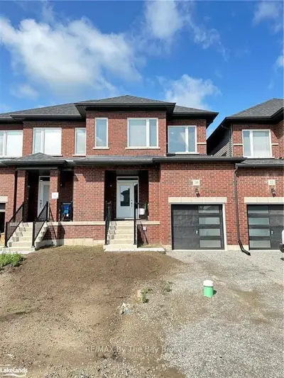 20 Lisa Street, Wasaga Beach, ON L9Z 1J9