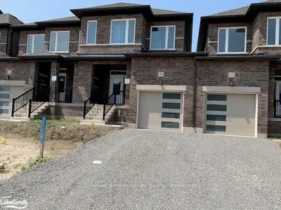 10 LISA Street, Wasaga Beach, ON L9Z 0K8