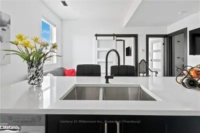 27 SIMCOE Street B, Collingwood, ON L9Y 1H5