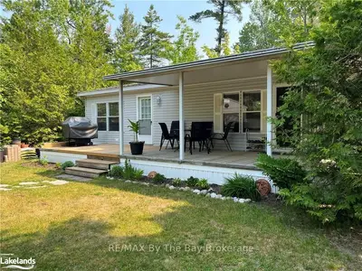 85 THEME PARK Drive T0001, Wasaga Beach, ON L9Z 1X7