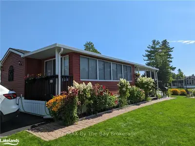 11 KENORA Trail, Wasaga Beach, ON L9Z 1X7