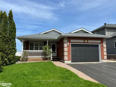 11 CHARLES Street, Penetanguishene, ON L9M 2G6