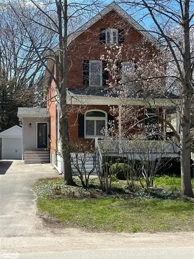 136 OAK Street, Collingwood, ON L9Y 2X8