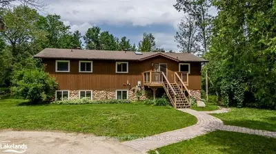 46 ROBERT Street S, Wasaga Beach, ON L9Z 2Y2