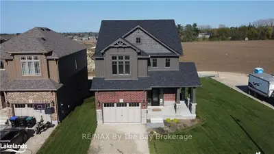 29 MAIDENS Crescent, Collingwood, ON L9Y 3B7