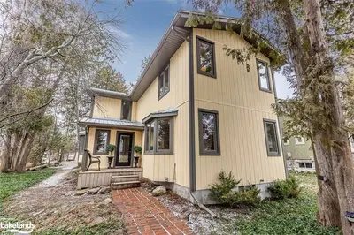 18 SUNSET Court, Collingwood, ON L9Y 4Y3