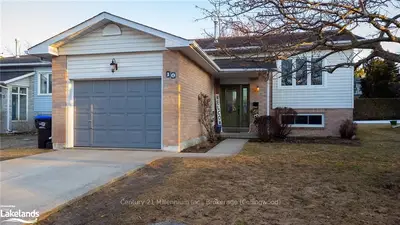 10 REID Crescent, Collingwood, ON L9Y 4T6