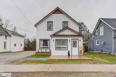 52 FOX Street, Penetanguishene, ON L9M 1B5