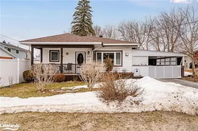 19 WOLFE Street, Penetanguishene, ON L9M 1B9