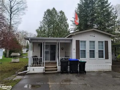 5 PACIFIC Avenue, Wasaga Beach, ON L9Z 3A8