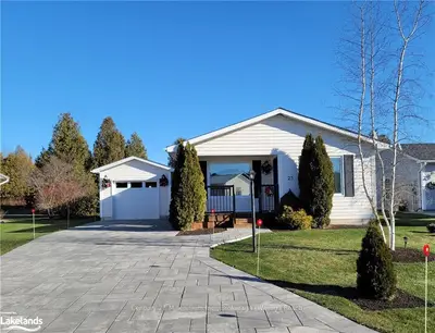 25 St James Place, Wasaga Beach, ON L9Z 3A8