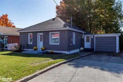 174 MAIN Street, Penetanguishene, ON L9M 1L9