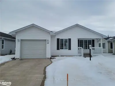 22 ILLINOIS Crescent, Wasaga Beach, ON L9Z 3A8