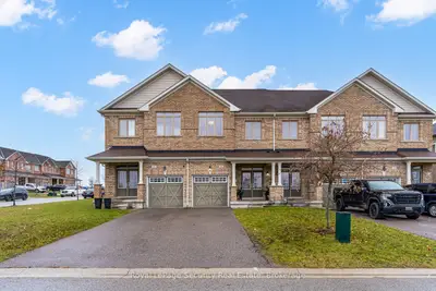 Att/Row/Townhouse in Barrie