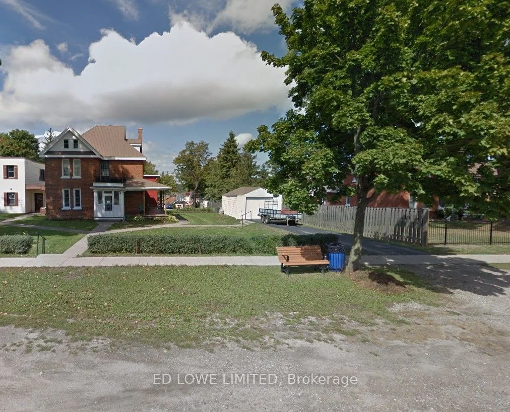 39 A Poyntz Street, Penetanguishene, ON L9M 1N5