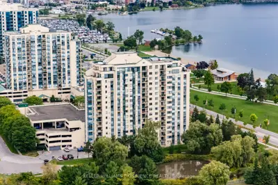 Condo Apartment in Barrie