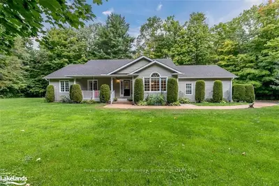 23 FORESTDALE Drive, Penetanguishene, ON L9M 2A2