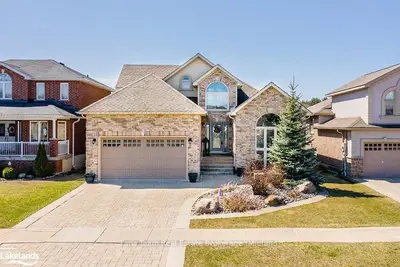 8 ST AMANT Road, Penetanguishene, ON L9M 0A1