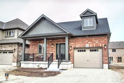 13 Maidens Crescent, Collingwood, On L9y 3b7