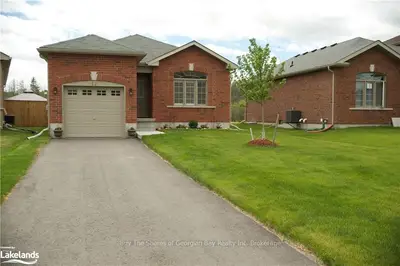 47 HATTON Drive, Penetanguishene, ON L9M 0V7