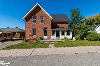 81 ROBERT Street, Penetanguishene, ON L9M 1P3