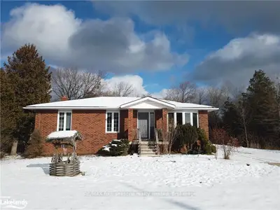 2 CHURCHILL Court, Collingwood, ON L9Y 3Z1