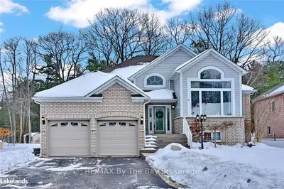 32 FOXWOOD Crescent, Wasaga Beach, ON L9Z 1M6