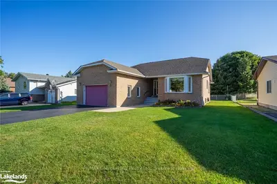 5 COPELAND Street, Penetanguishene, ON L9M 1K3