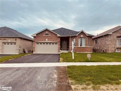 24 HEWSON Street, Penetanguishene, ON L9M 0V7