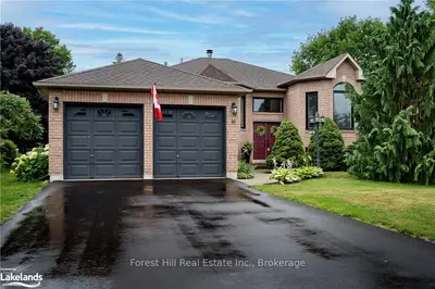 10 ACORN Crescent, Wasaga Beach, ON L9Y 1L6
