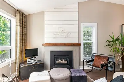 17 Harbour Street W 232, Collingwood, On L9y 5b4