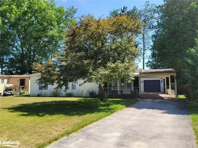 14 CARRUTHERS Street S, Wasaga Beach, ON L9Z 1K2