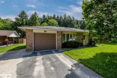 31 ANNE Street, Penetanguishene, ON L9M 1K4