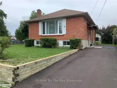 19 70th Street N, Wasaga Beach, ON L9Z 1T6