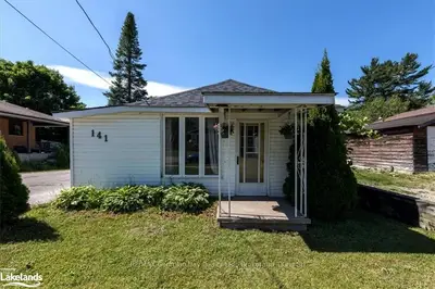 141 Poyntz Street, Penetanguishene, ON L9M 1P5