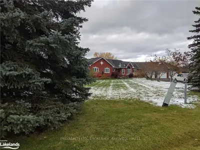 1060 HURLWOOD Lane, Severn, ON L3V 0Y6